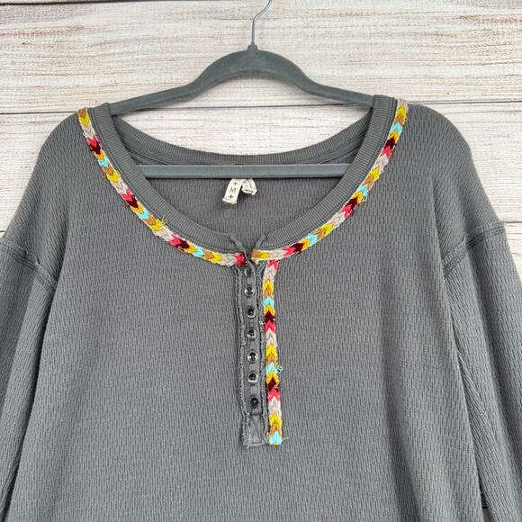 FP One Free People Embroidered Henley Thermal Shirt Womens Medium Gray - Picture 3 of 13